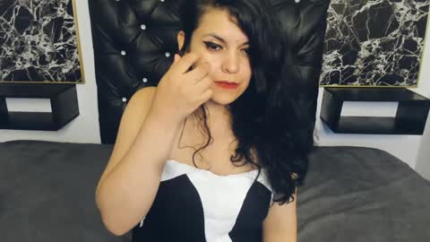 Snapshot of scarlett_w0lf chatting on 01-29-25, 10:43 Scarlett online show from 01-29-25, 10:43