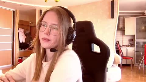 scarletta_ online show from 03-25-26, 08:20