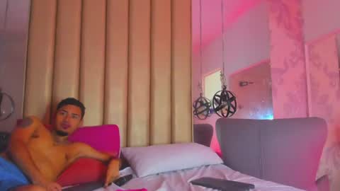 Scarlet and Alex online show from 06-25-26, 01:37