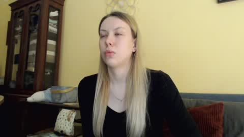 Snapshot of scarlettford chatting on 02-02-25, 04:11 Scarlett online show from 02-02-25, 04:11