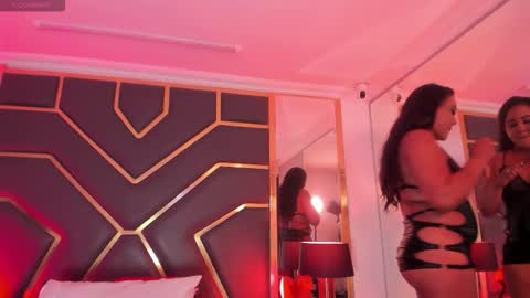 Snapshot of scarletthott1 chatting on 09-17-25, 11:56 Scarlett Hot online show from 09-17-25, 11:56