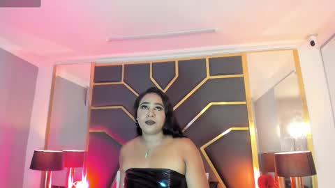 Snapshot of scarletthott1 chatting on 09-18-25, 11:56 Scarlett Hot online show from 09-18-25, 11:56
