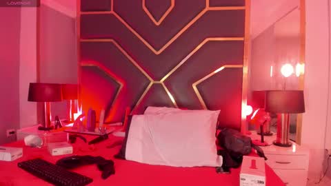 Snapshot of scarletthott1 chatting on 10-01-25, 12:11 Scarlett Hot online show from 10-01-25, 12:11