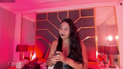 Snapshot of scarletthott1 chatting on 10-23-25, 11:53 Scarlett Hot online show from 10-23-25, 11:53