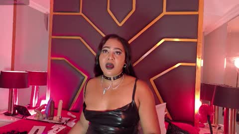 Snapshot of scarletthott1 chatting on 11-08-25, 11:54 Scarlett Hot online show from 11-08-25, 11:54