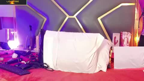 Snapshot of scarletthott1 chatting on 05-11-26, 02:45 Scarlett Hot online show from 05-11-26, 02:45