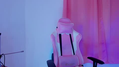 chloe online show from 12-30-24, 04:20