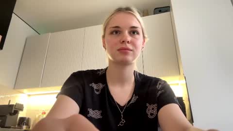 Snapshot of scarlettsencabaugh chatting on 07-07-26, 02:21 Scarlett online show from 07-07-26, 02:21