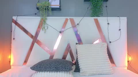 S C A R L E T T  online show from 11-24-25, 07:57