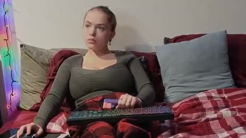 ScarredThighs online show from 12-15-25, 06:45