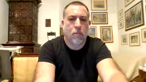 Snapshot of schlosser77 chatting on 10-21-25, 04:30 schlosser77 online show from 10-21-25, 04:30