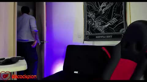 Snapshot of scockpion_ chatting on 10-19-25, 06:58 Alejandro help me to reach 200 thumps up online show from 10-19-25, 06:58