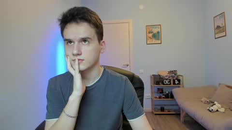 Snapshot of scooby_r chatting on 01-28-25, 05:54 Thomas brunette and Alex blond online show from 01-28-25, 05:54