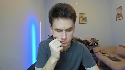 Snapshot of scooby_r chatting on 01-28-25, 08:57 Thomas brunette and Alex blond online show from 01-28-25, 08:57