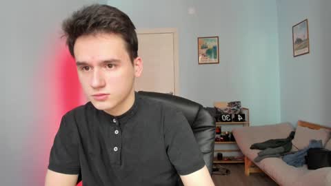 Snapshot of scooby_r chatting on 02-06-25, 09:22 Thomas brunette and Alex blond online show from 02-06-25, 09:22