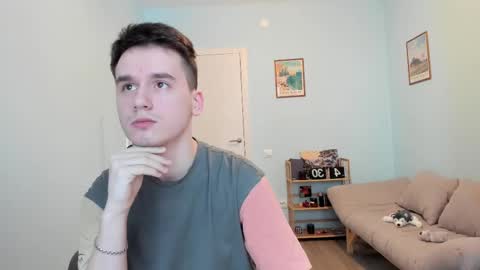 Snapshot of scooby_r chatting on 02-18-25, 08:16 Thomas brunette and Alex blond online show from 02-18-25, 08:16