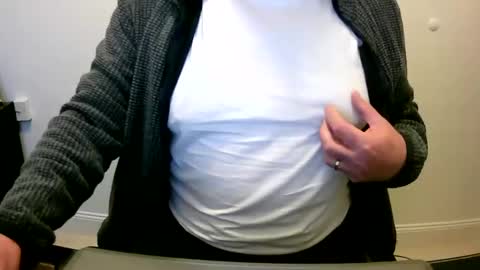 Snapshot of scotti30 chatting on 12-31-24, 09:10 Scott online show from 12-31-24, 09:10