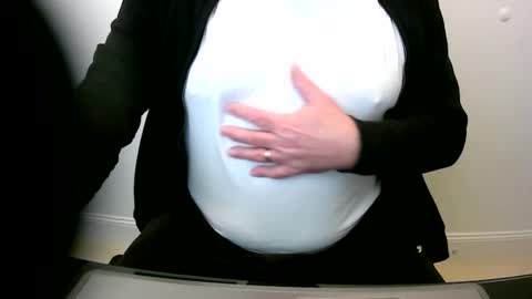 Snapshot of scotti30 chatting on 01-04-25, 01:53 Scott online show from 01-04-25, 01:53
