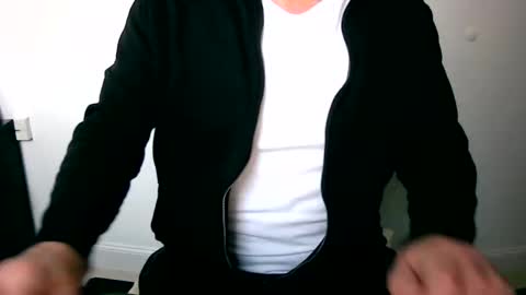 Snapshot of scotti30 chatting on 01-09-25, 09:27 Scott online show from 01-09-25, 09:27