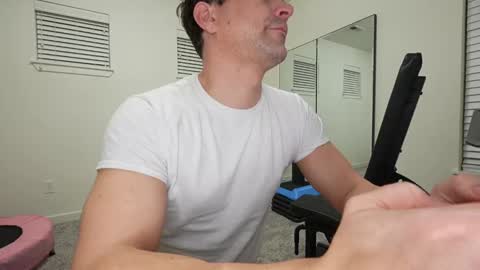 Snapshot of scottybeam chatting on 12-18-24, 04:20 Scotty online show from 12-18-24, 04:20