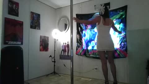 Snapshot of screamqueenp chatting on 06-18-26, 03:29 PennyWise online show from 06-18-26, 03:29
