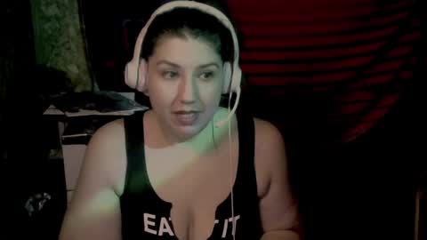 Snapshot of scumbagsmith chatting on 12-29-24, 11:40 Danni online show from 12-29-24, 11:40