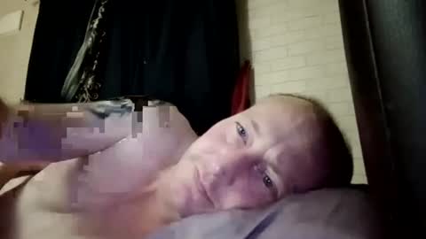 Snapshot of sd83 chatting on 07-17-26, 02:51 sd83 online show from 07-17-26, 02:51