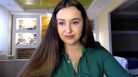 Snapshot of sea_cocktail chatting on 02-03-25, 01:40 Elizabeth  online show from 02-03-25, 01:40