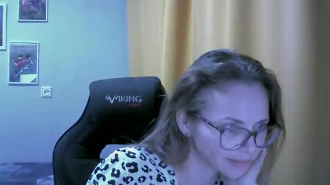 Snapshot of sea_dream chatting on 09-21-25, 03:35 SEA Dream online show from 09-21-25, 03:35