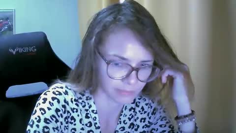 Snapshot of sea_dream chatting on 09-22-25, 03:52 SEA Dream online show from 09-22-25, 03:52