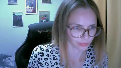 Snapshot of sea_dream chatting on 10-03-25, 04:37 SEA Dream online show from 10-03-25, 04:37