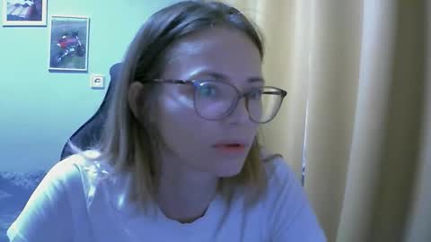 Snapshot of sea_dream chatting on 10-06-25, 04:43 SEA Dream online show from 10-06-25, 04:43