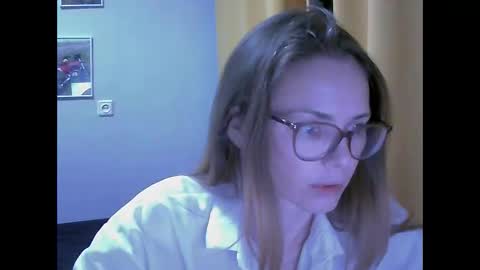 Snapshot of sea_dream chatting on 10-28-25, 03:10 SEA Dream online show from 10-28-25, 03:10