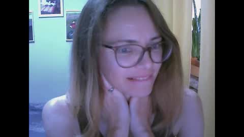 Snapshot of sea_dream chatting on 11-10-25, 05:28 SEA Dream online show from 11-10-25, 05:28