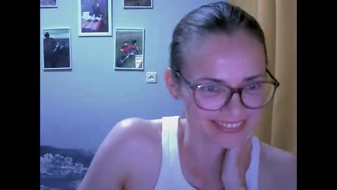 Snapshot of sea_dream chatting on 11-16-25, 03:39 SEA Dream online show from 11-16-25, 03:39