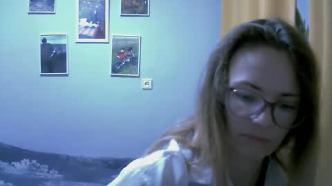 Snapshot of sea_dream chatting on 11-24-25, 04:45 SEA Dream online show from 11-24-25, 04:45