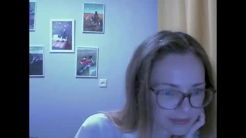 Snapshot of sea_dream chatting on 11-25-25, 04:01 SEA Dream online show from 11-25-25, 04:01