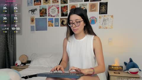 Snapshot of seahotseason chatting on 12-17-24, 04:34 Aria Independent model online show from 12-17-24, 04:34