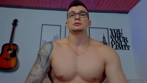 Snapshot of sean_carrera69 chatting on 01-10-25, 11:29 Sean Carrera online show from 01-10-25, 11:29