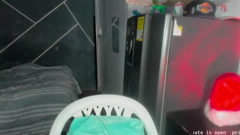 Snapshot of sean_scoth2 chatting on 12-23-24, 02:13 Sean Scoth online show from 12-23-24, 02:13