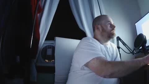 Snapshot of seanv24 chatting on 09-27-25, 02:05 seanv26 online show from 09-27-25, 02:05