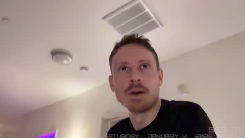 Snapshot of seb_tv chatting on 01-04-25, 06:41 Sebastian online show from 01-04-25, 06:41