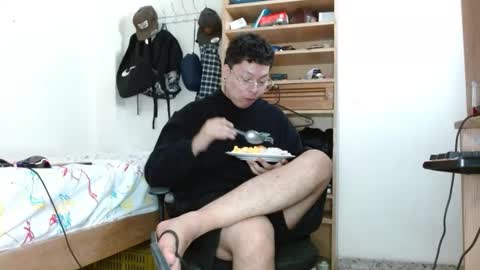 Snapshot of sebasslops chatting on 02-13-25, 02:23 Sebas online show from 02-13-25, 02:23