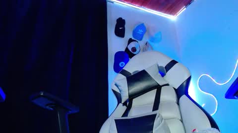 Sebastian online show from 11-25-25, 04:45