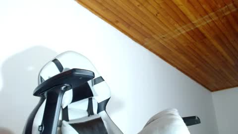 Sebastian online show from 04-05-26, 02:20