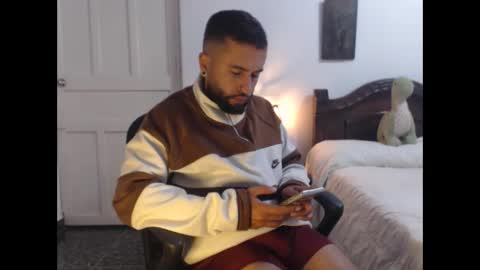 Snapshot of sebastian_ferrer111 chatting on 10-28-25, 05:00 Sebastian Ferrer online show from 10-28-25, 05:00