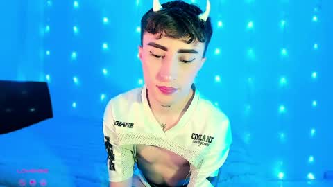     .  INDEPENDENT MODEL online show from 06-02-26, 03:25