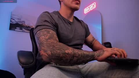 Snapshot of sebastianortizm chatting on 01-17-25, 03:12 Lucian Sinclair online show from 01-17-25, 03:12