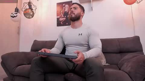 Instagram jeanpaulfit  online show from 10-04-25, 10:41