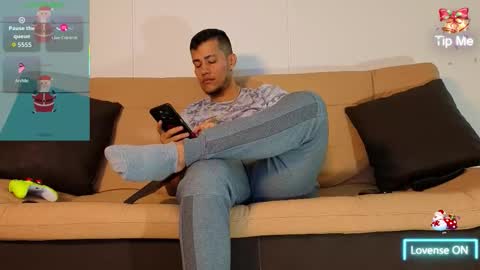 Snapshot of sebastiian69_ chatting on 12-20-25, 11:56 Sebas online show from 12-20-25, 11:56